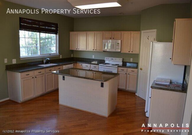 Building Photo - 2701 Thornbrook Ct