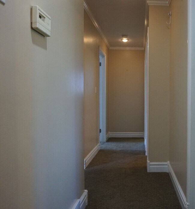 Building Photo - Murray 5 Bedroom Rambler Home
