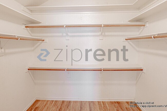 Building Photo - 514 Big Oak Ct