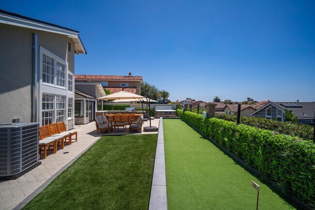 Building Photo - Experience Coastal Living at Its Finest in...