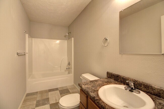 Building Photo - 1094 S Tanner Dr