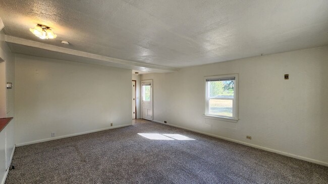 Building Photo - Home on Two Acres with Pets Considered