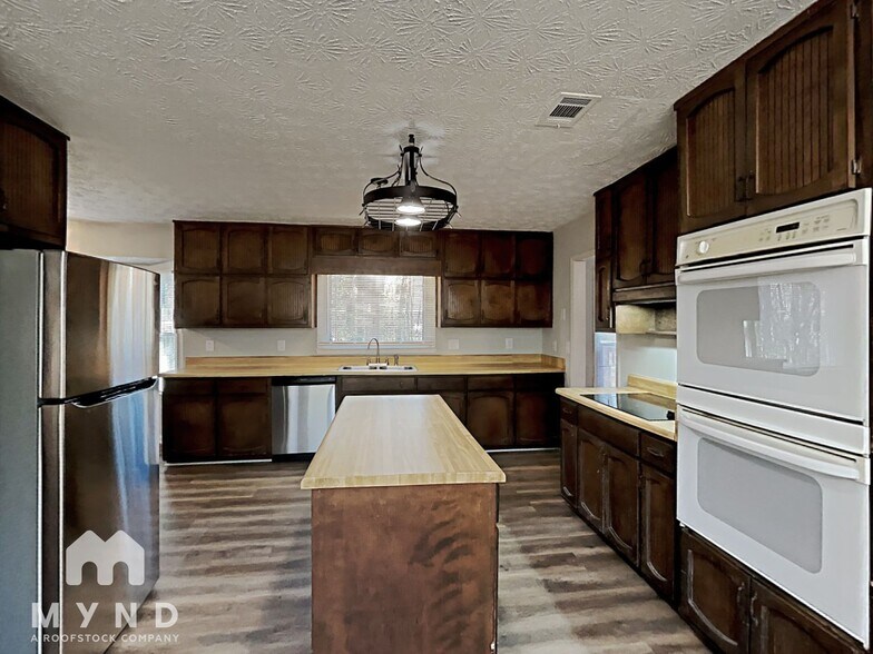 Building Photo - 610 Ponderosa Ct