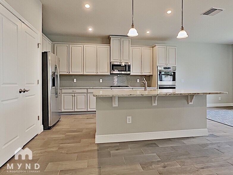 Building Photo - 11306 Emerald Shore Dr