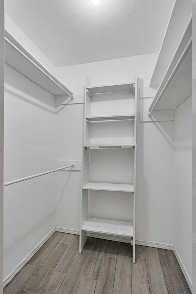 Building Photo - 1800 W 23rd St