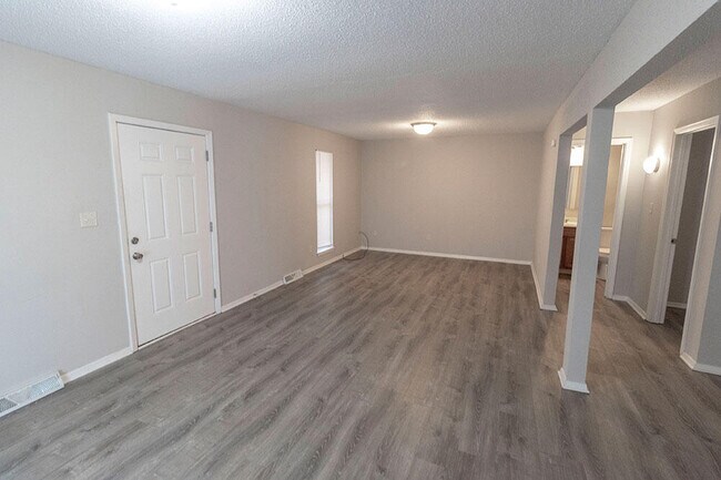 Building Photo - 215 Wheaton Ct