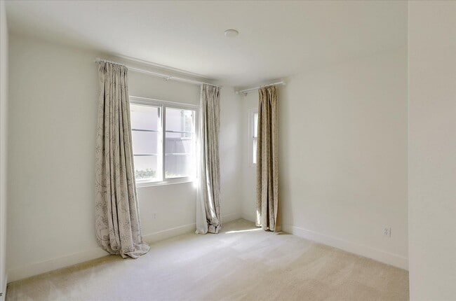 Building Photo - For Rent: Spacious 4BR/3.5BA Newer Home in...