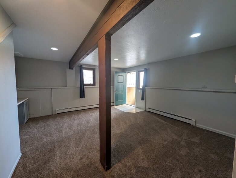 Building Photo - 9533 W Alameda Ave