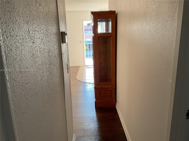 Building Photo - 516 Saxony Dr