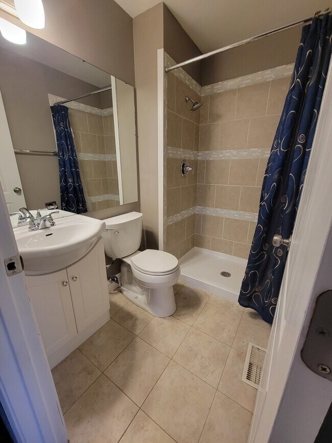 Building Photo - 292 Middlebury Ct