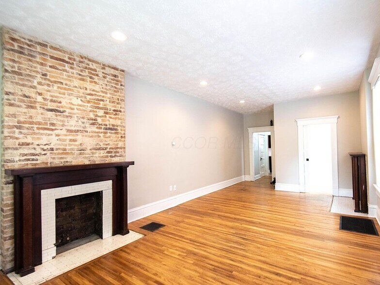 Building Photo - 380 Stoddart Ave