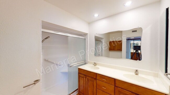 Building Photo - Beautiful 2 Bed/2 Bath Home in Irvine