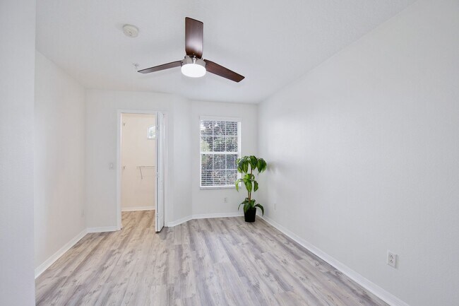 Building Photo - 696 Seabrook Ct