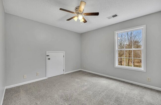 Building Photo - 3423 Queensbury Rd