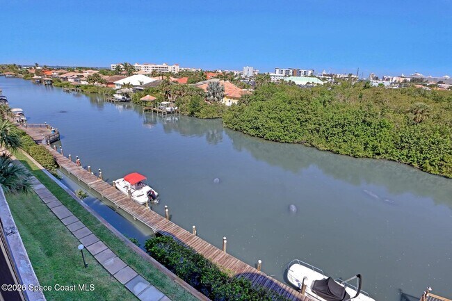 Building Photo - 300 Columbia Dr