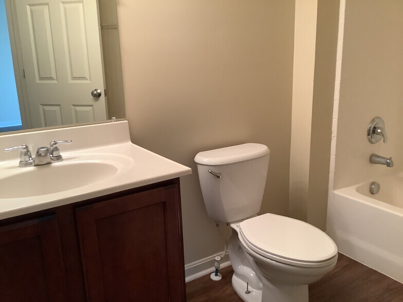 Building Photo - 924 Fresno St