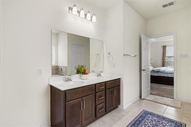 Building Photo - 8825 Landergin Mesa Dr