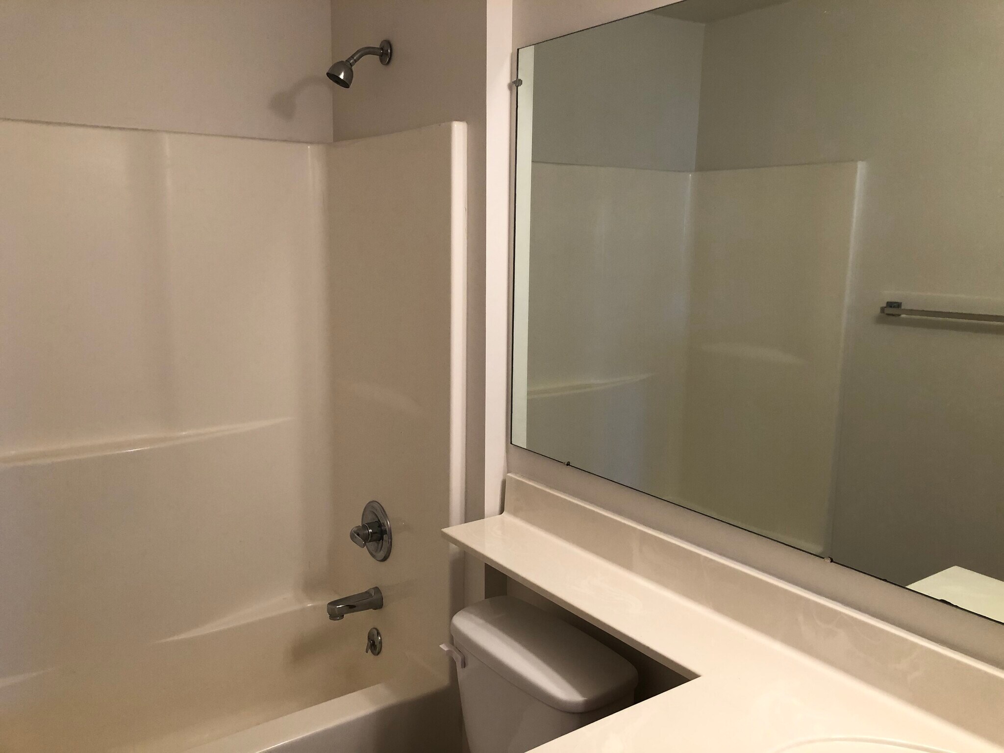 Building Photo - 1010 Carom Cir