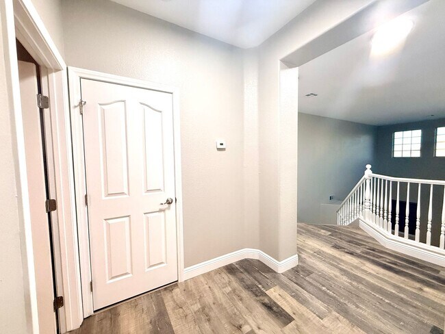 Building Photo - Five bedroom home in Henderson with downstairs bedroom and pool And Spa