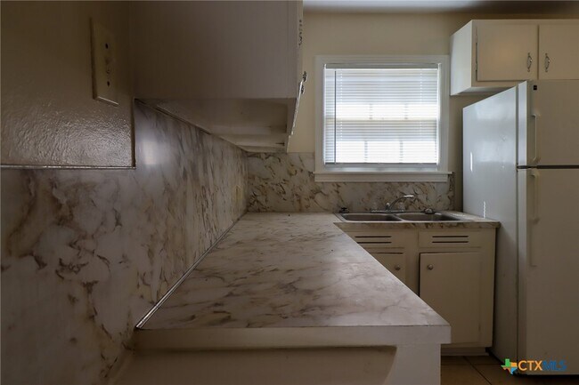 Building Photo - 1512 White Ave