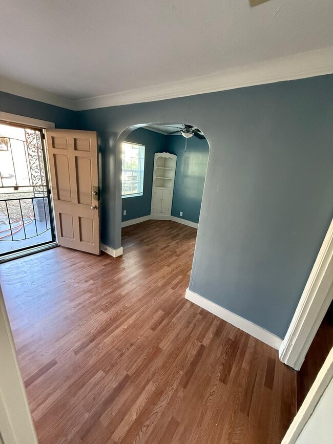 Building Photo - 293 W Waldorf Ave