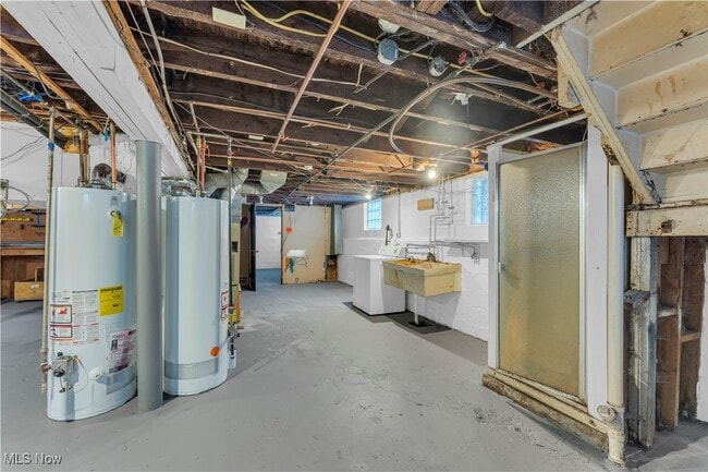 Building Photo - 10403 Russell Ave