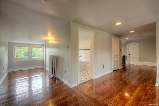 Building Photo - 22 Edison St