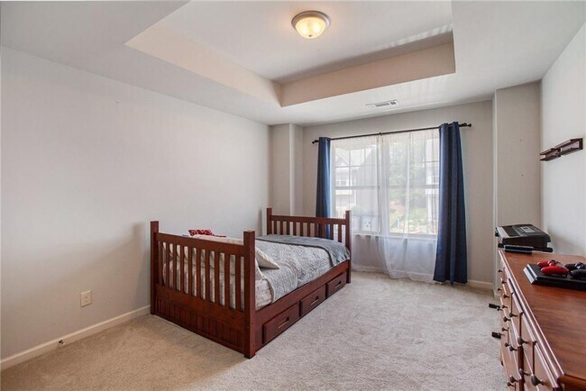Building Photo - 290 Turtle Creek Dr