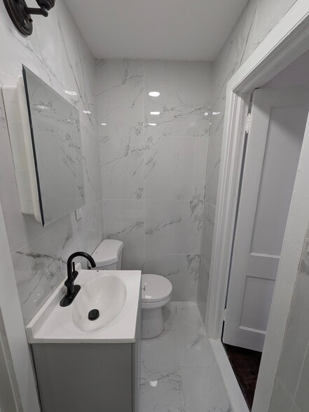 Building Photo - 295 Avenue B