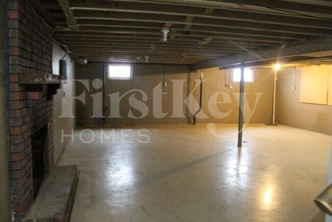 Building Photo - 1343 SW Horizon Dr