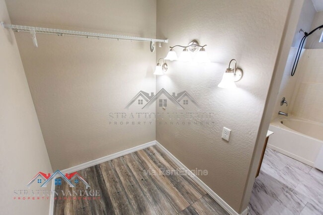 Building Photo - 6714 E Flynn Ave