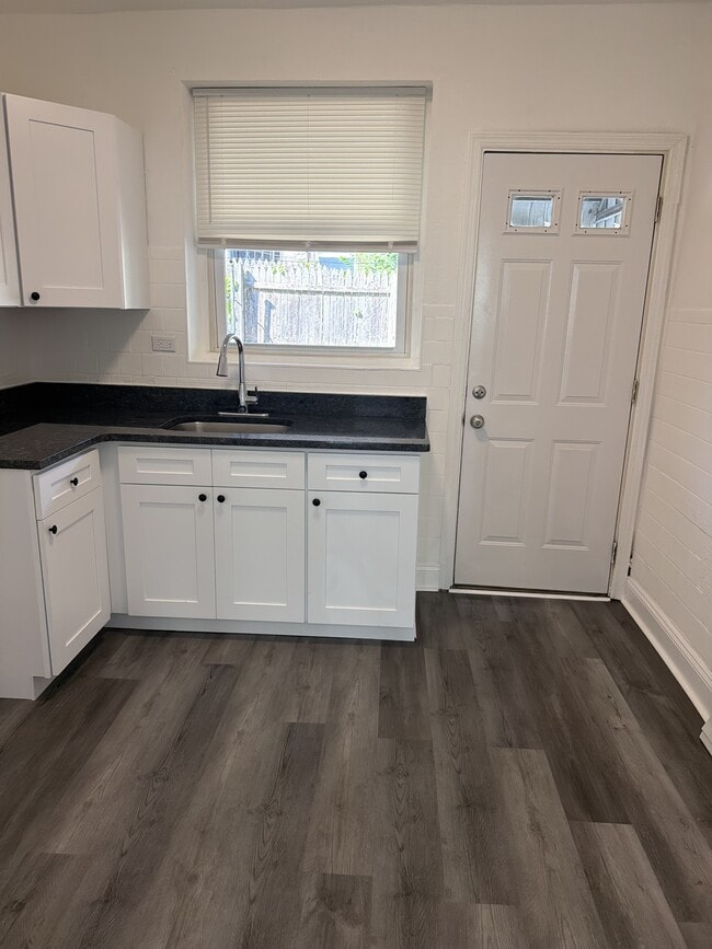 Building Photo - 2225 McClellan St