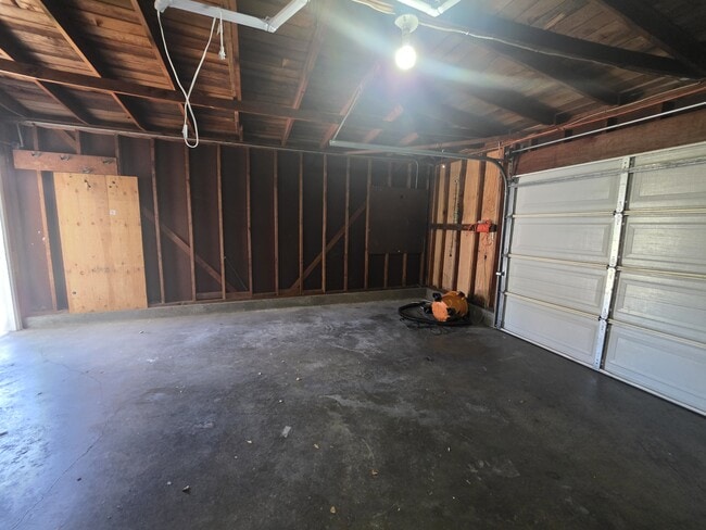 Building Photo - 3360 Los Prados St