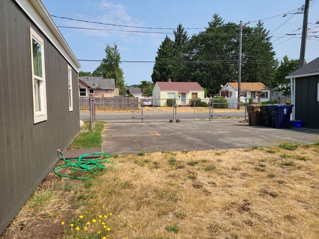 Building Photo - Beautifully Updated South Tacoma 3 Bedroom