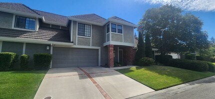 Building Photo - Beautiful 3 Bedroom Home in Desirable Rive...