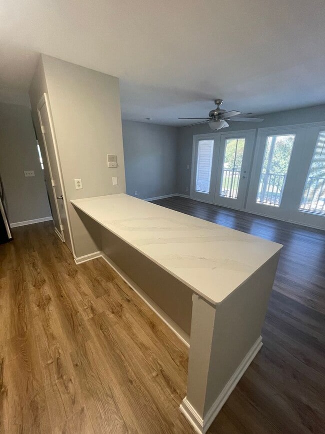 Building Photo - Must see this adorable 2 Bedroom, 2 bath condo on the 2nd floor in the RoseCroft community