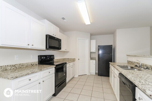 Building Photo - Your Dream Home Awaits!