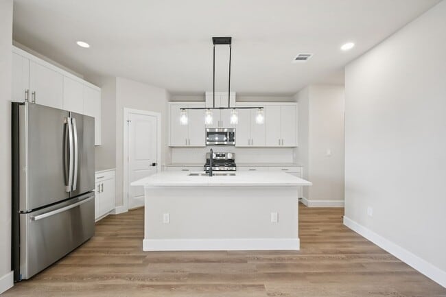 Building Photo - 3438 Taas Dr