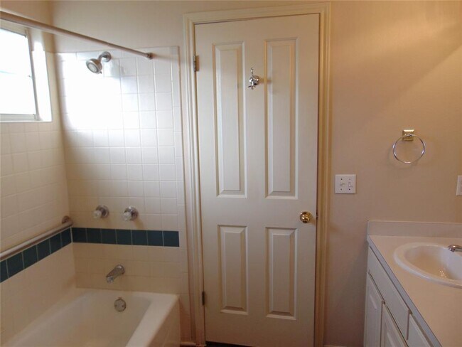 Building Photo - 100A Chestnut Ridge