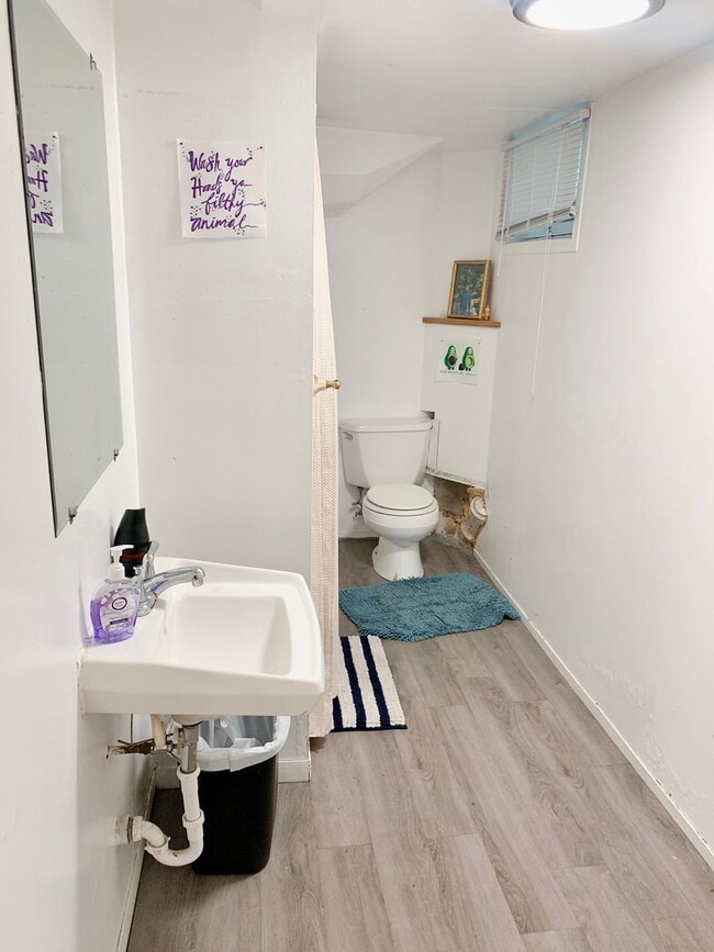 Building Photo - PRELEASING: Classic N Garden 6 bdrm/3 bath near WWU North Campus