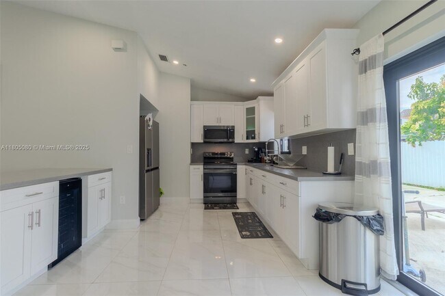 Building Photo - 15615 SW 63rd Ter