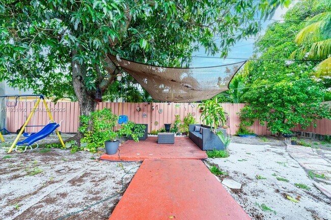 Building Photo - 317 W 36th St