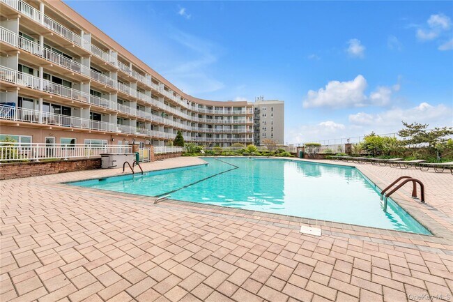 Building Photo - 830 Shore Rd