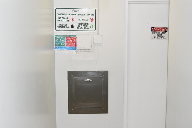 Building Photo - 1238 Hillsboro Mile