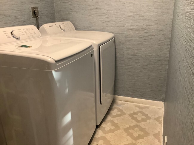 Building Photo - 5280 Bosque Ln