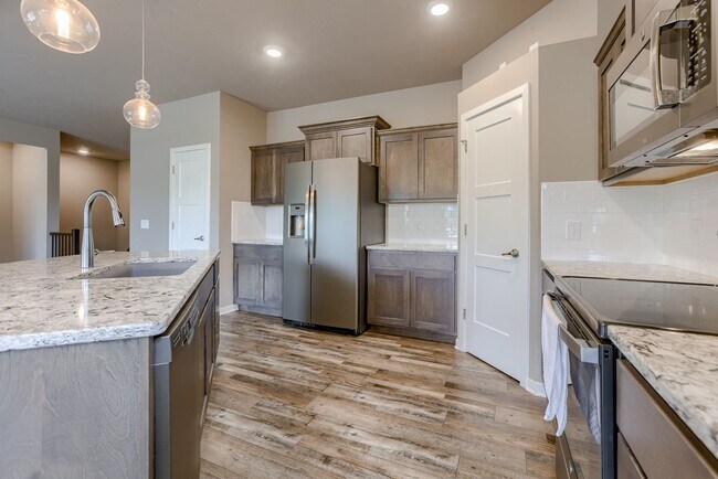 Building Photo - Gorgeous 3 Bedroom In Papillion!!