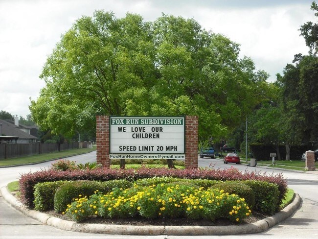 Building Photo - 28907 Fox Run Boulevard