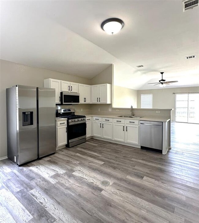 Building Photo - 610 Riverway Ln