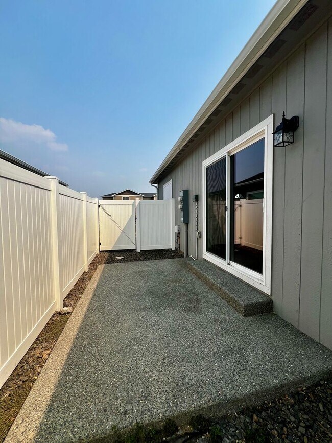 Building Photo - 712 N 30th Ave