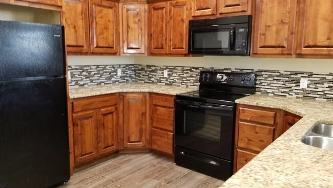 Building Photo - OPEN FLOOR PLAN ON HOME ONLY 1 YEAR OLD